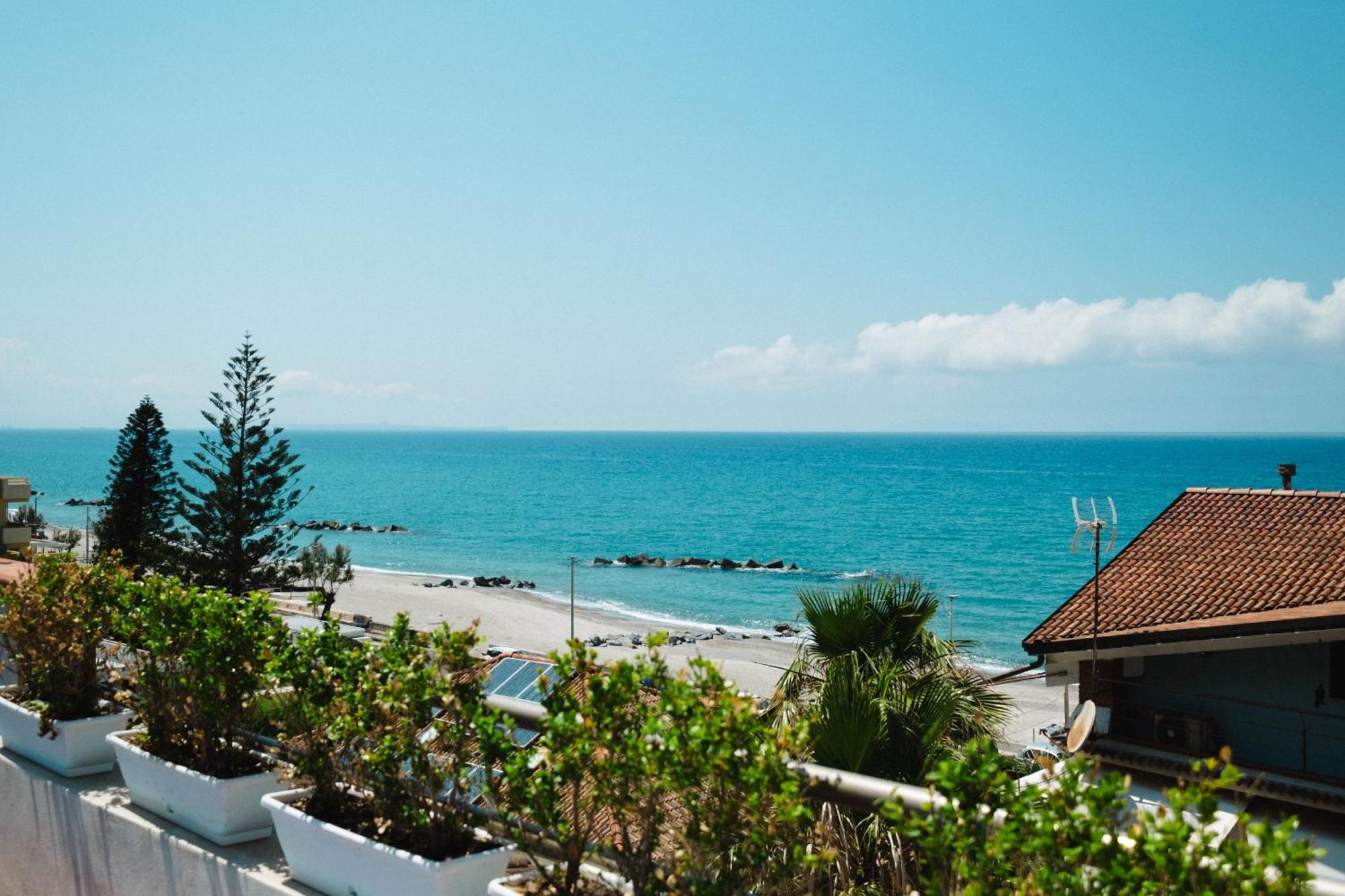 Aparthotel Oasi Azzurra Messina Exteriér fotografie