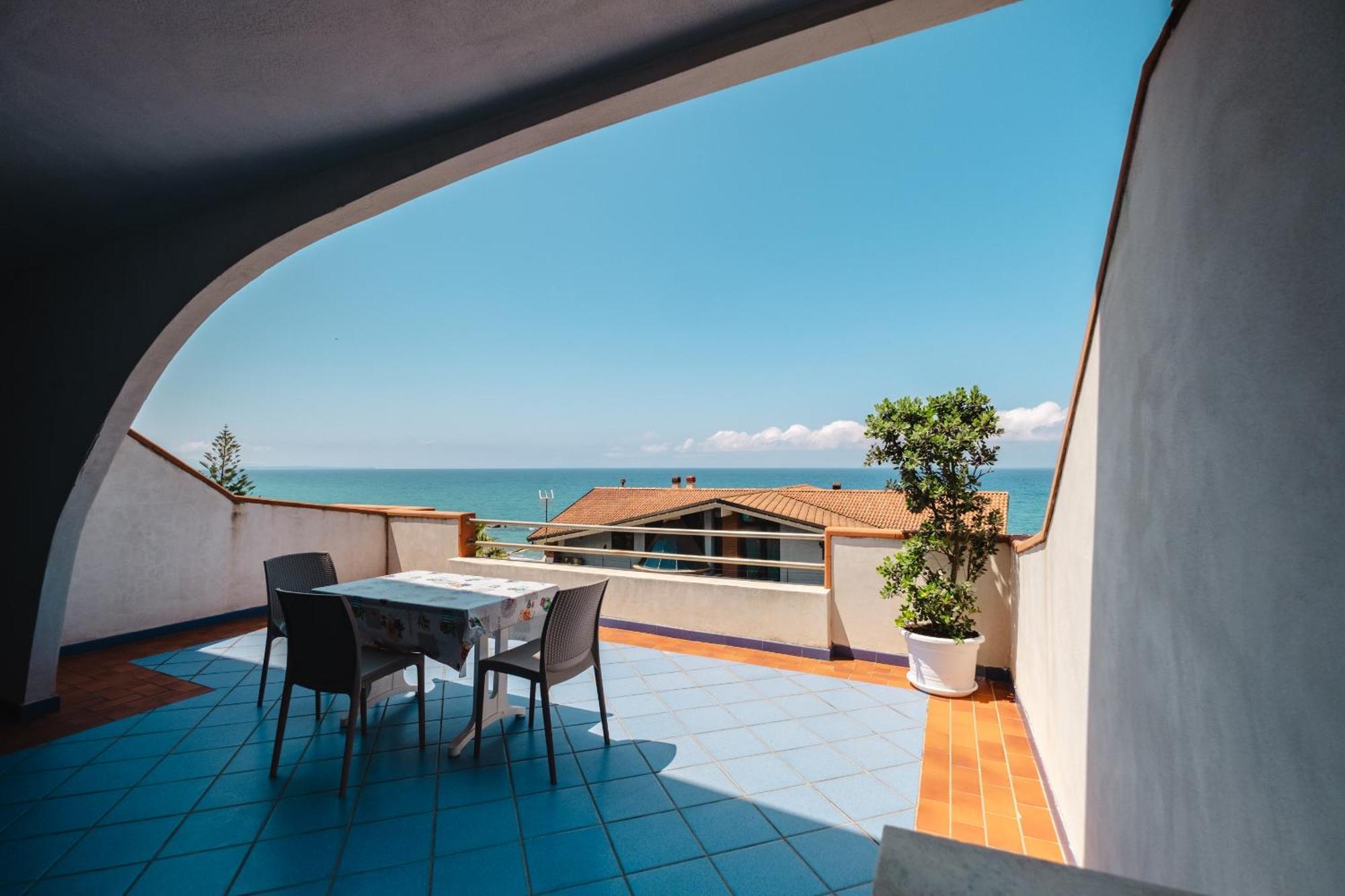 Aparthotel Oasi Azzurra Messina Exteriér fotografie